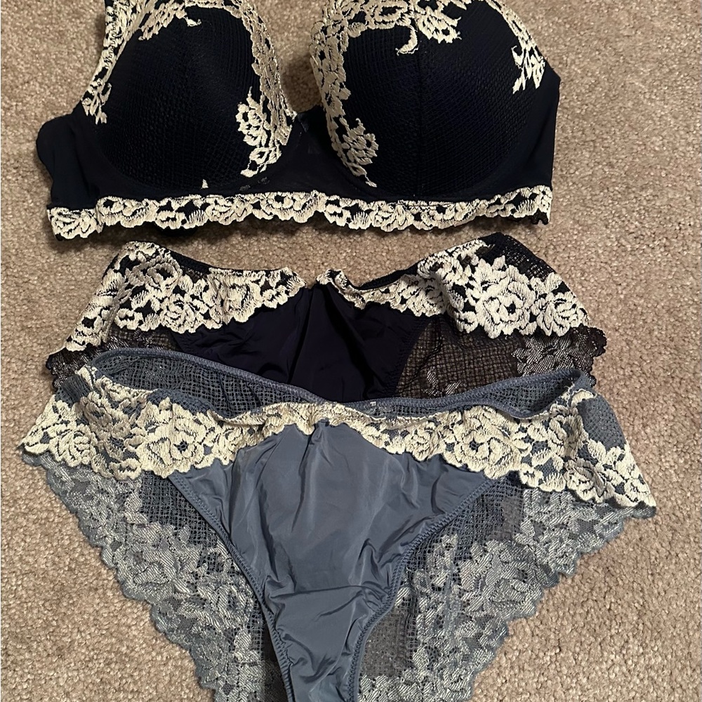 Intimissimi Black and Gray Lace Bra Set